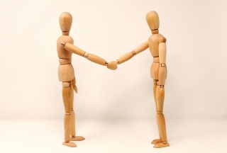 holding-hands-3139604_1280.jpg